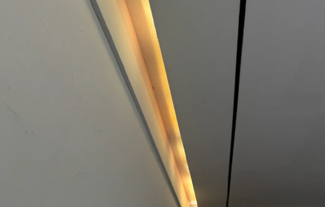 燈帶發光不均勻2.JPG 燈帶發光不均勻2.JPG