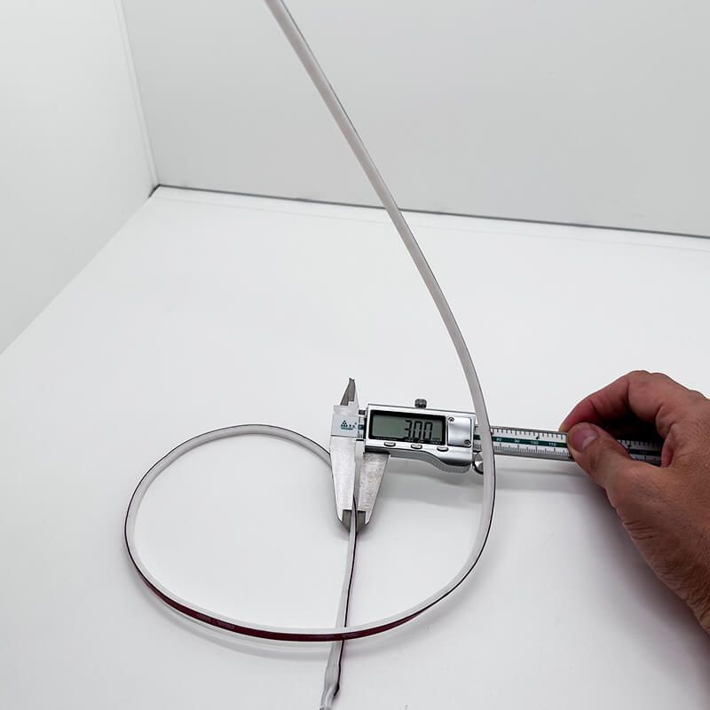 衣柜、櫥柜、酒柜專用，6mmx3mm3D發光LED燈帶 - 1